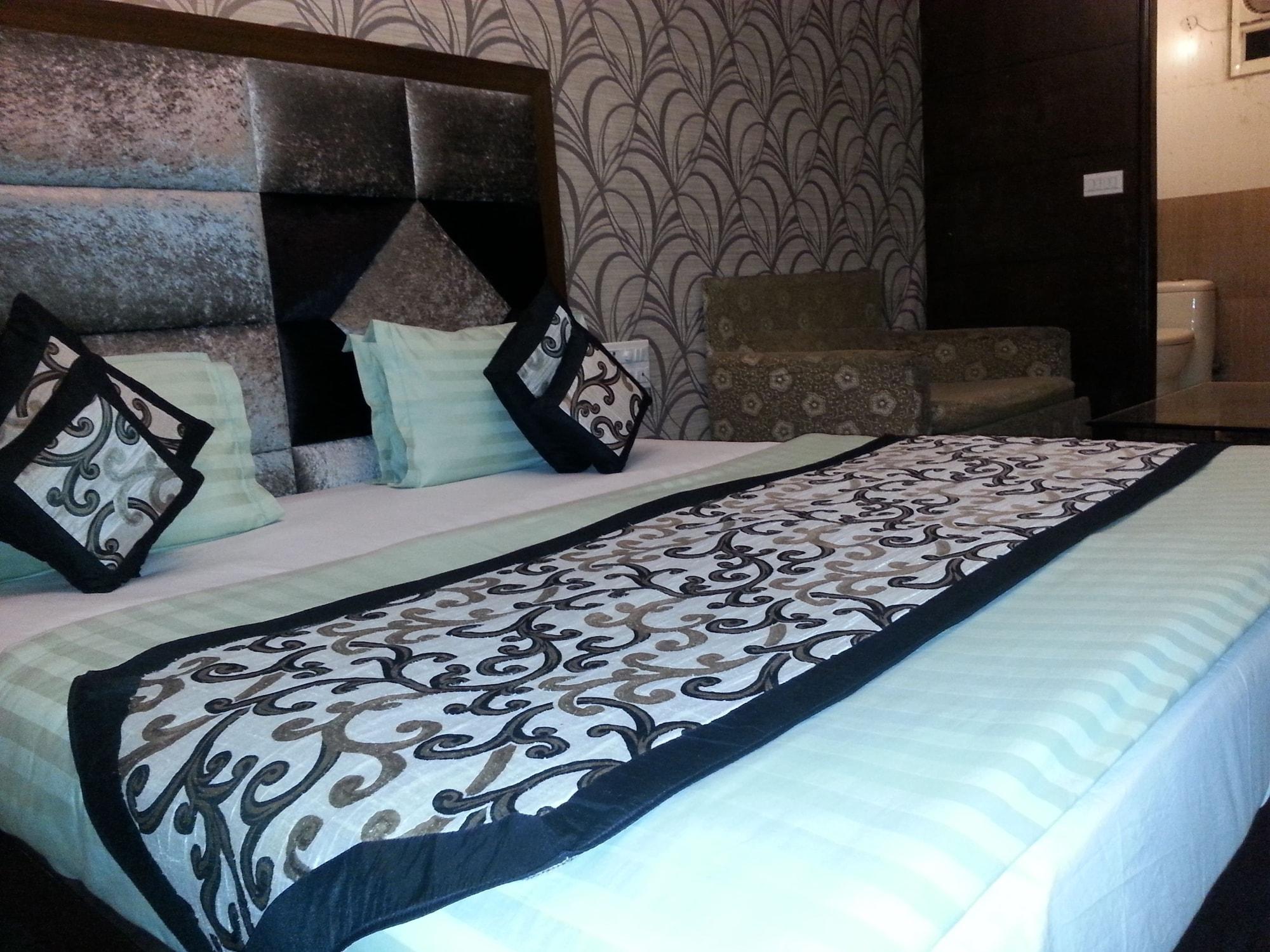 Hotel Vanson Villa - Near Connaught Place Ню Делхи Екстериор снимка
