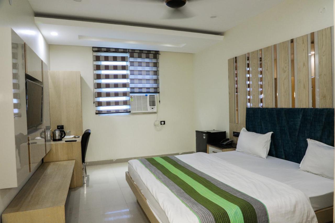 Hotel Vanson Villa - Near Connaught Place Ню Делхи Екстериор снимка