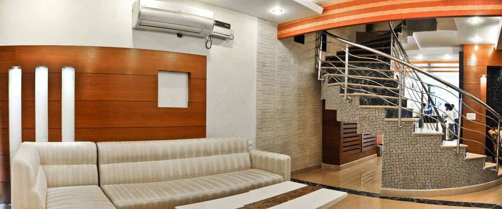 Hotel Vanson Villa - Near Connaught Place Ню Делхи Екстериор снимка