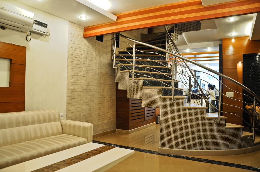 Hotel Vanson Villa - Near Connaught Place Ню Делхи Екстериор снимка