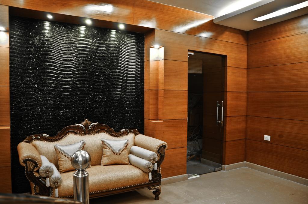 Hotel Vanson Villa - Near Connaught Place Ню Делхи Екстериор снимка