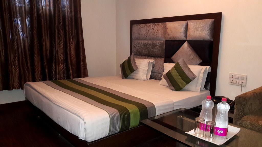 Hotel Vanson Villa - Near Connaught Place Ню Делхи Екстериор снимка