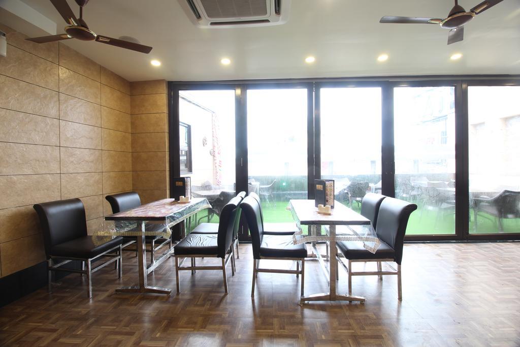 Hotel Vanson Villa - Near Connaught Place Ню Делхи Екстериор снимка